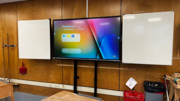 ViewSonic digibord met whiteboards voor Het Nieuwe Eemland ViewSonic digibord met geopende whiteboards in het technieklokaal van Het Nieuwe Eemland